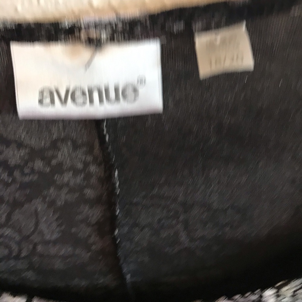 #162)🖤NEW🖤Avenue- Lovely blouse/tunic! - Picture 4 of 8
